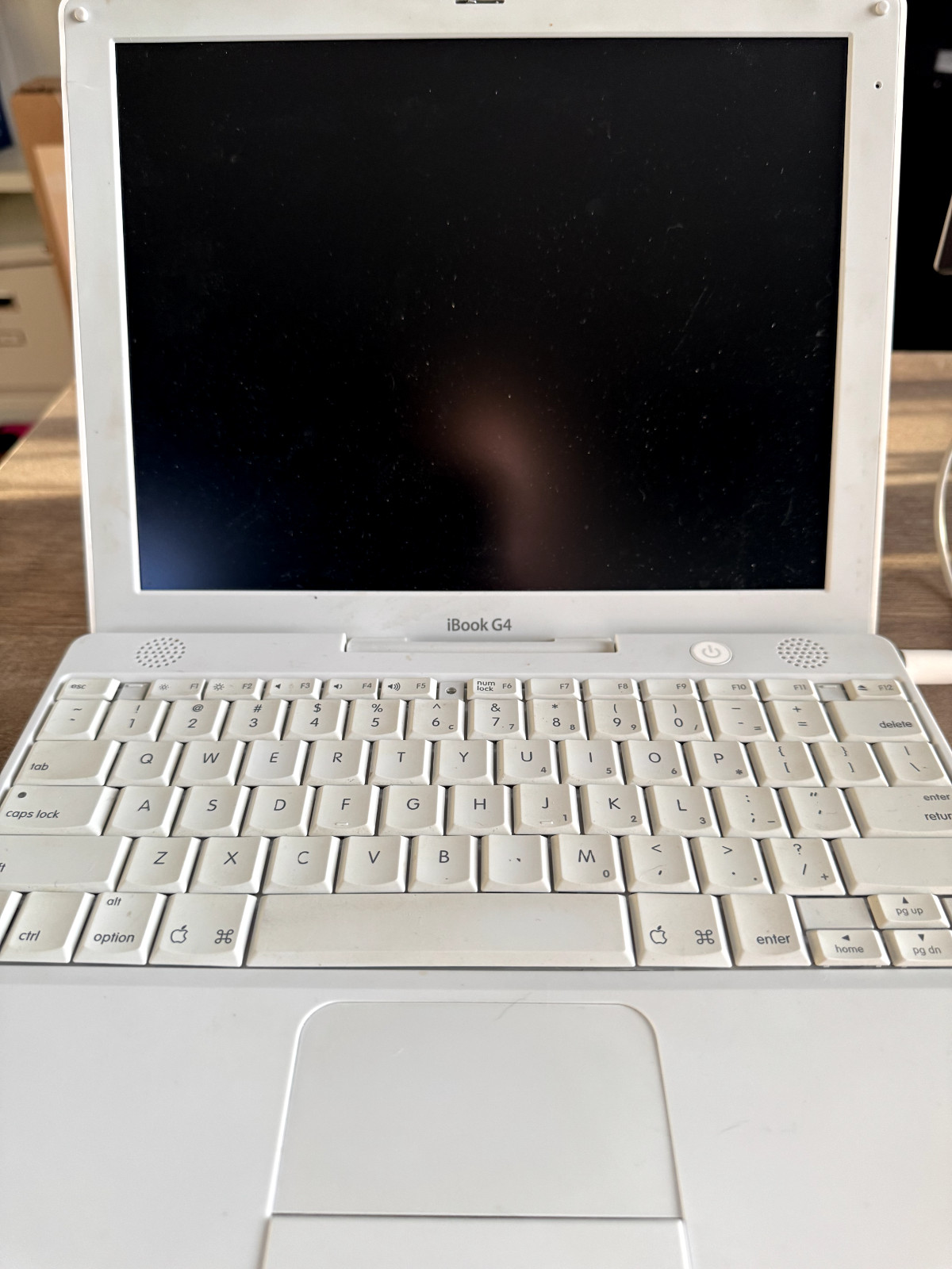 Apple iBook G4 A1054 (Late -2004) 12.1" Laptop, Includes Power Cord. Tested