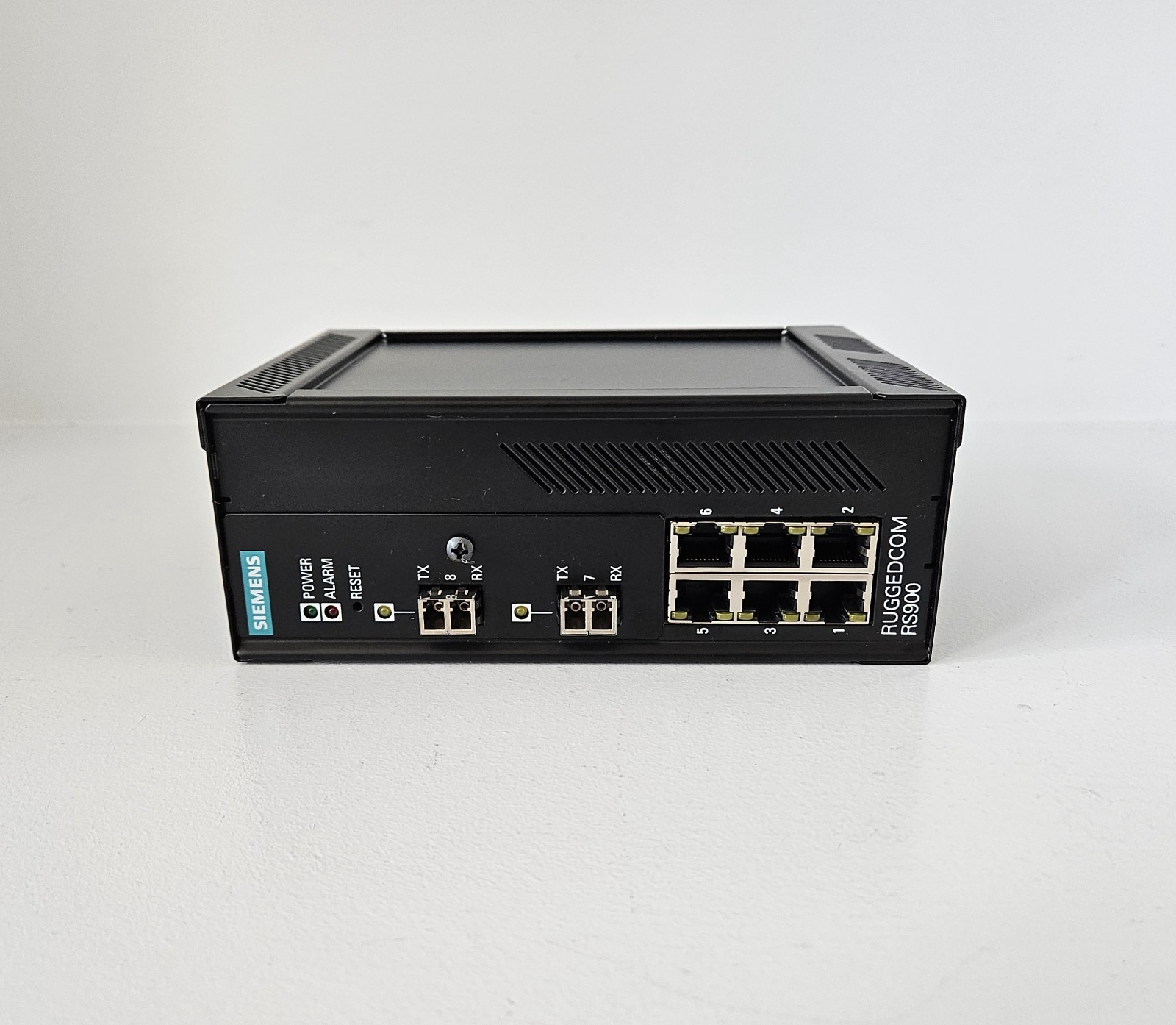 Siemens RUGGEDCOM RS900 Industrial Ethernet Switch 6GK60900AS230BA1-ZA17+B00