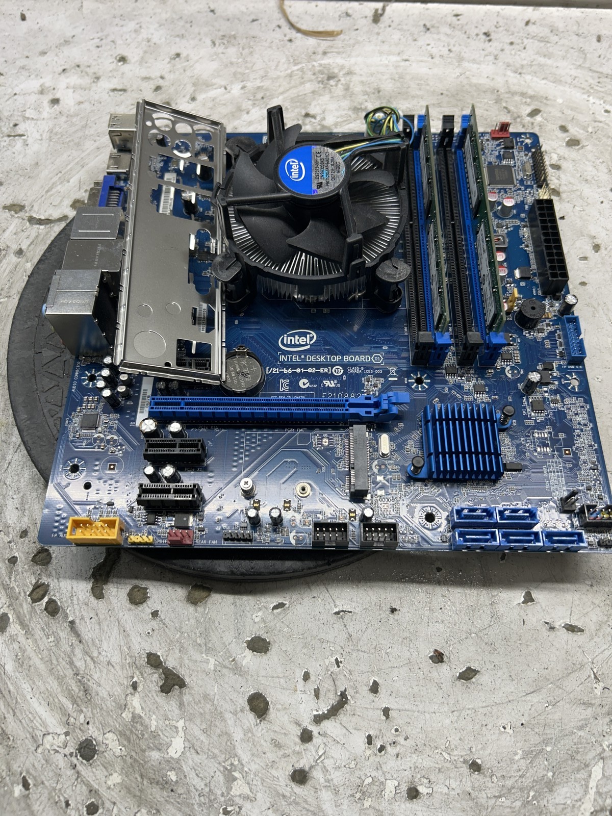 Intel Desktop Board DH87RL  Intel Core i5-4440 3.10GHz 8GB