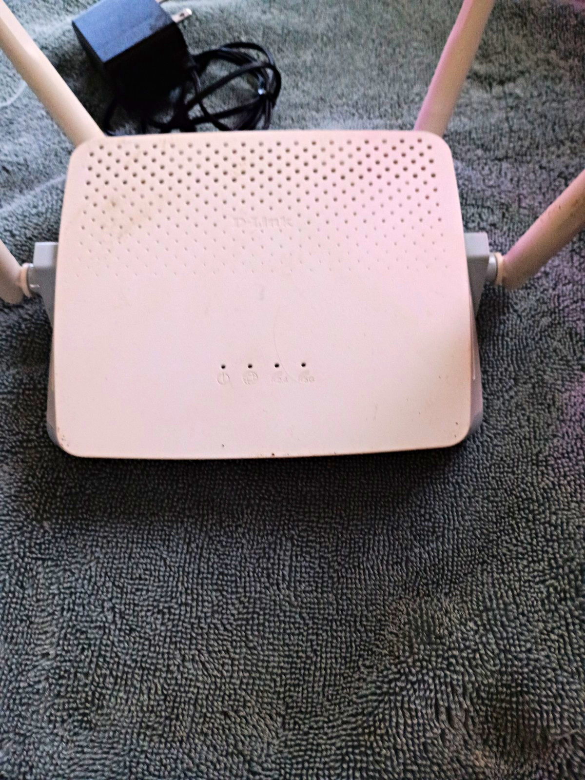 D-Link DIR-615 Wireless Router 150 Mbps Fast Ethernet 4-Port LAN White Adapter