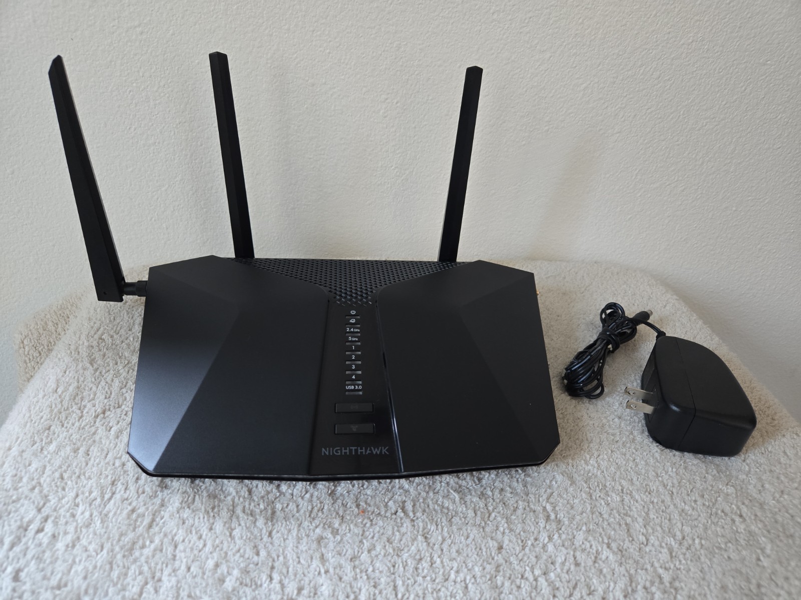 NETGEAR Nighthawk AX6 RAX45 Dual-Band Wi-Fi 6 Router Missing one antenna