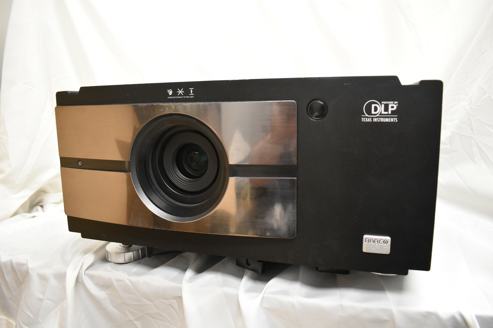 Barco RLM-W8 Projector WUXGA FULL HD 1920x1200 3-Chip.