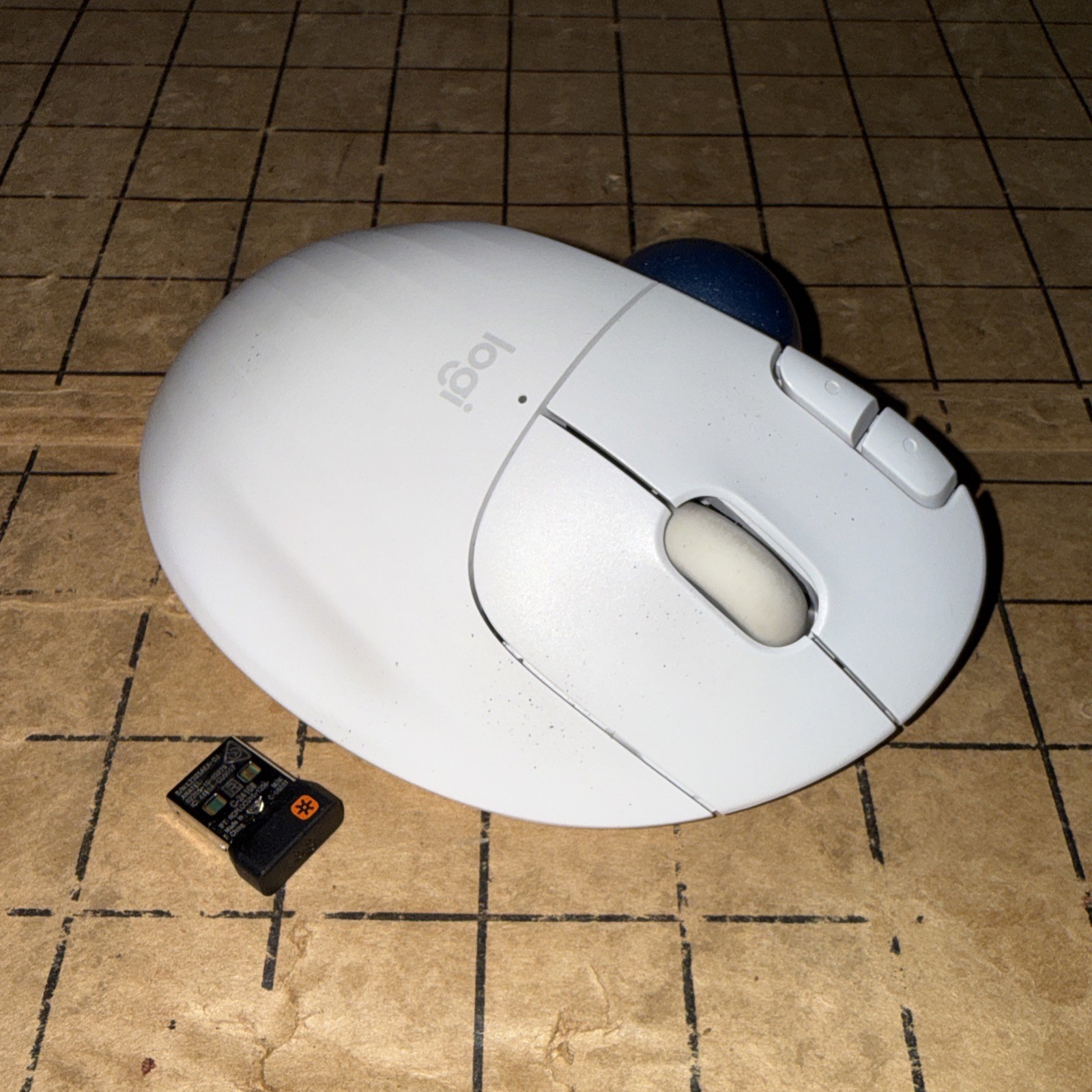 Logitech Ergo M575 Ergonomic Wireless Trackball Mouse TR0006 With Dongle WHITE