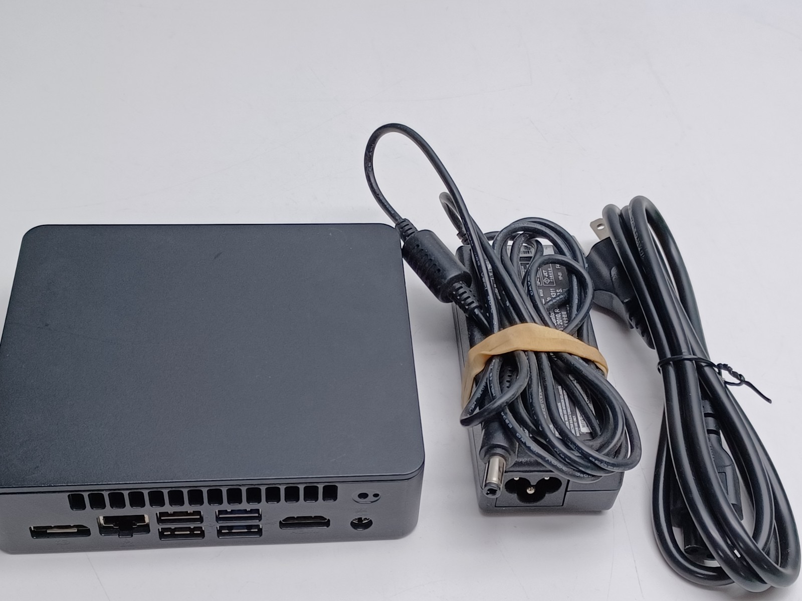 Intel NUC11ATKC2 Mini Desktop 8GB RAM 128GB SSD Celeron N4505 Keyboard Mouse