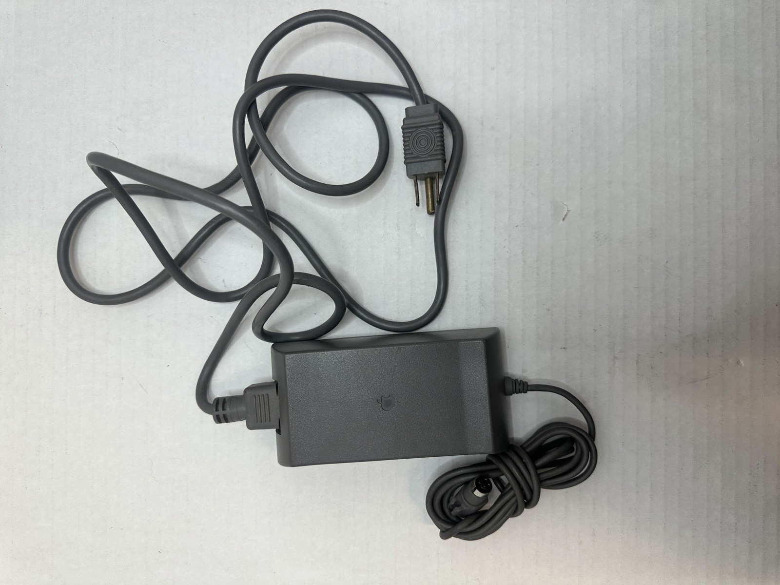 Authentic Apple AC Adapter Charger M1893 For PowerBook 500 520 540 550 