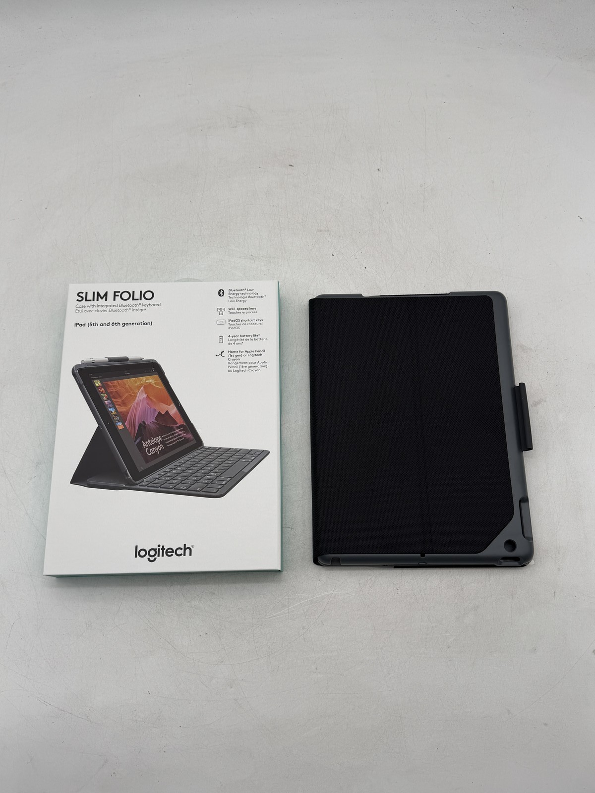 Logitech Slim Folio Bluetooth Keyboard Case for Apple iPad 5th 6th Gen Open Box