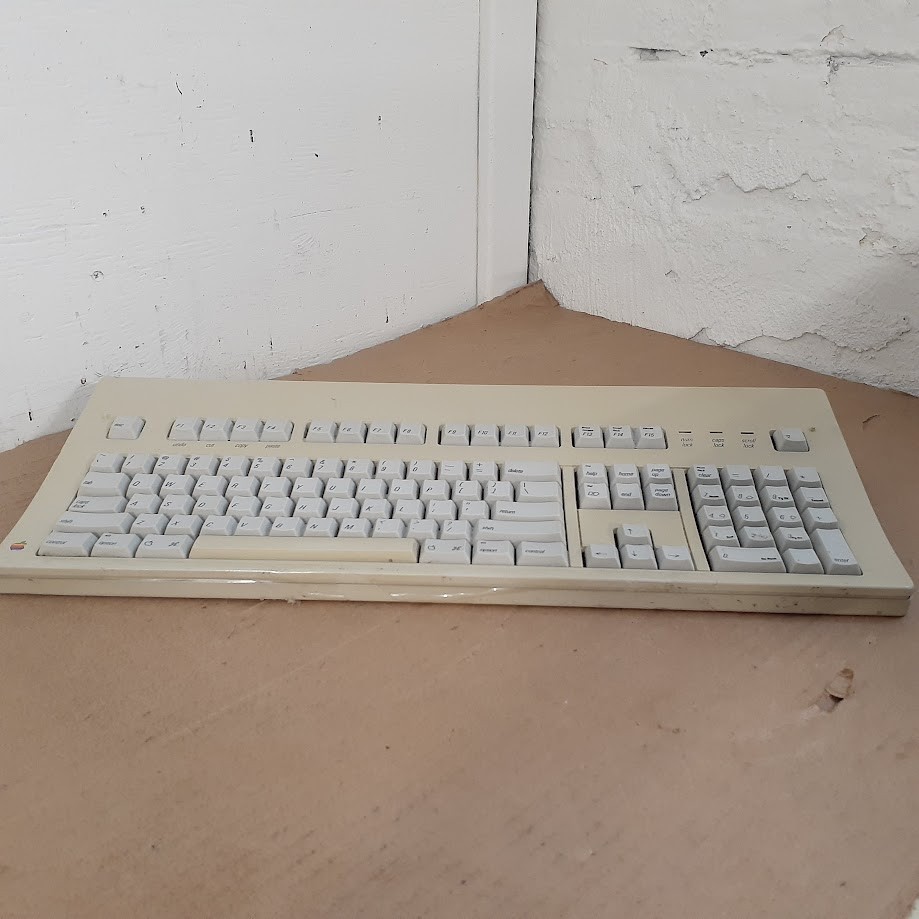 Vintage Apple Extended Keyboard- M0115 - no cord