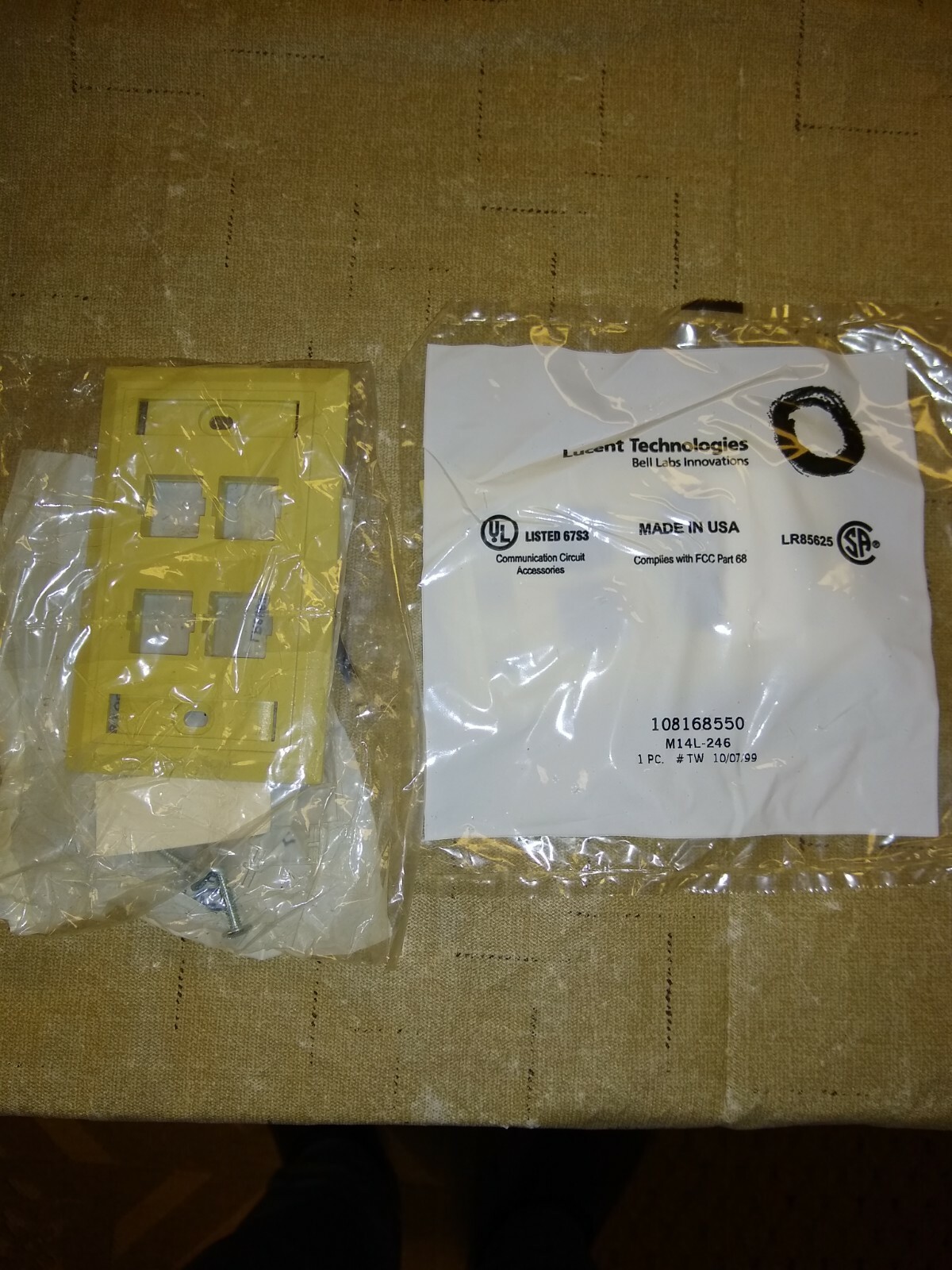 M14L-246 108168550 Lucent L Type Flush Faceplate 4-Port, Ivory - Lot of 2 - NEW