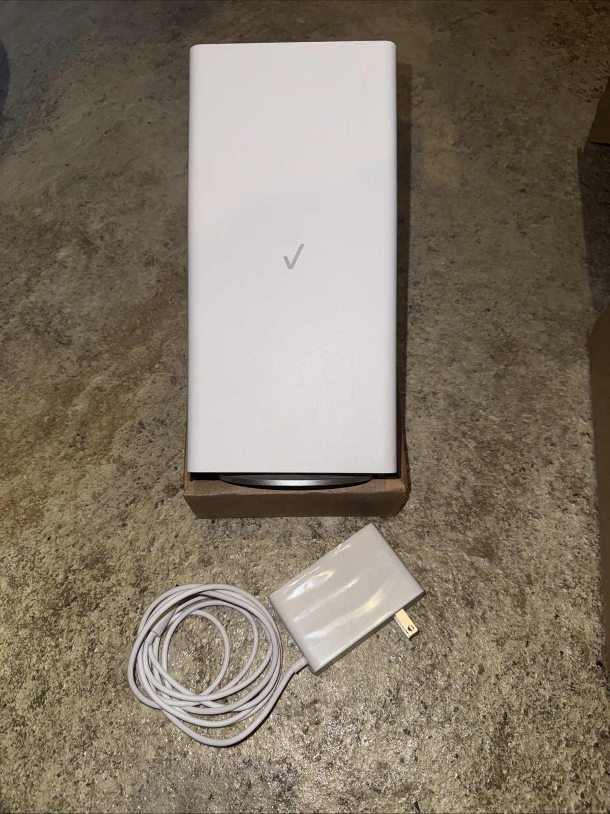Verizon Fios G3100 Home Router and WiFi Extender WCB6200Q with Power Plugs