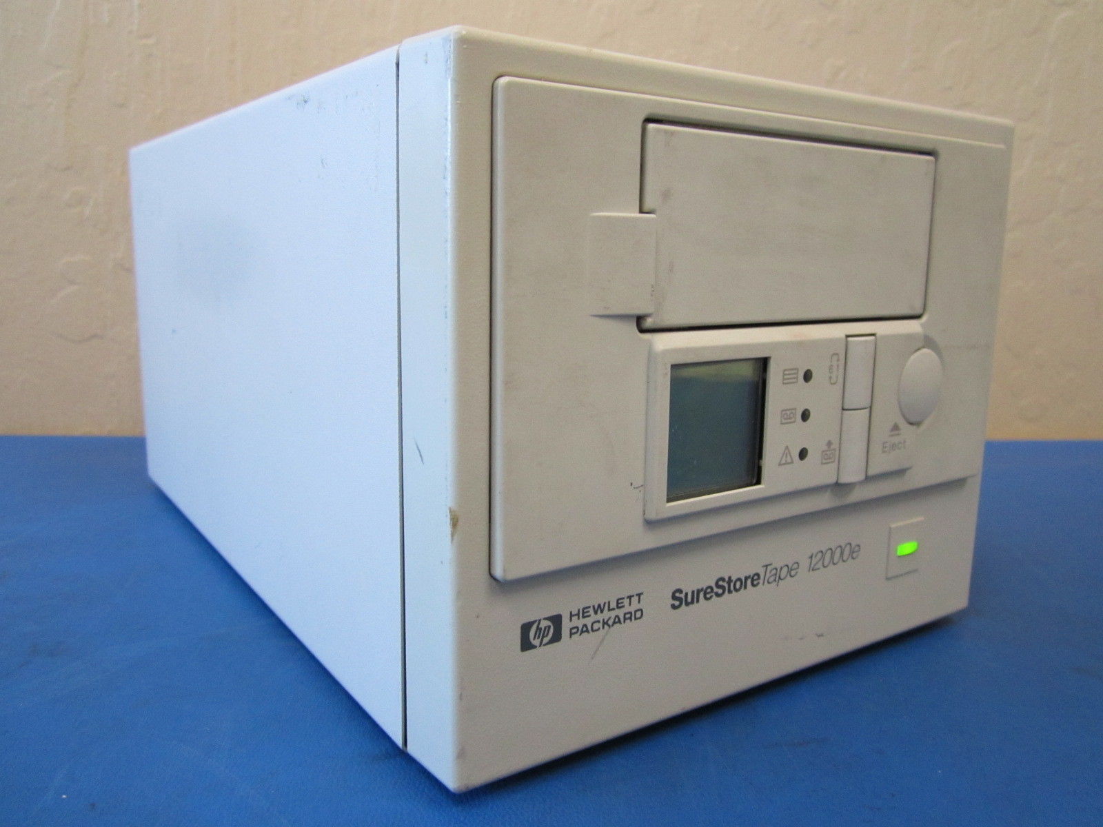 HP SureStoreTape SureStore 12000E HPFH-005-01 Autoloader DAT SCSI C1561-67301