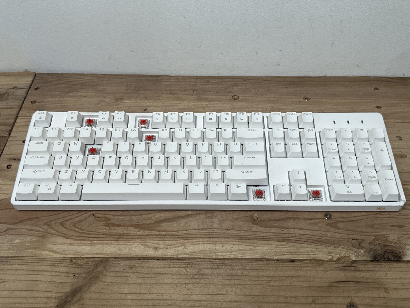 IROK FE104RGB  Mechanical Keyboard, Hot Swap Magnetic White USED