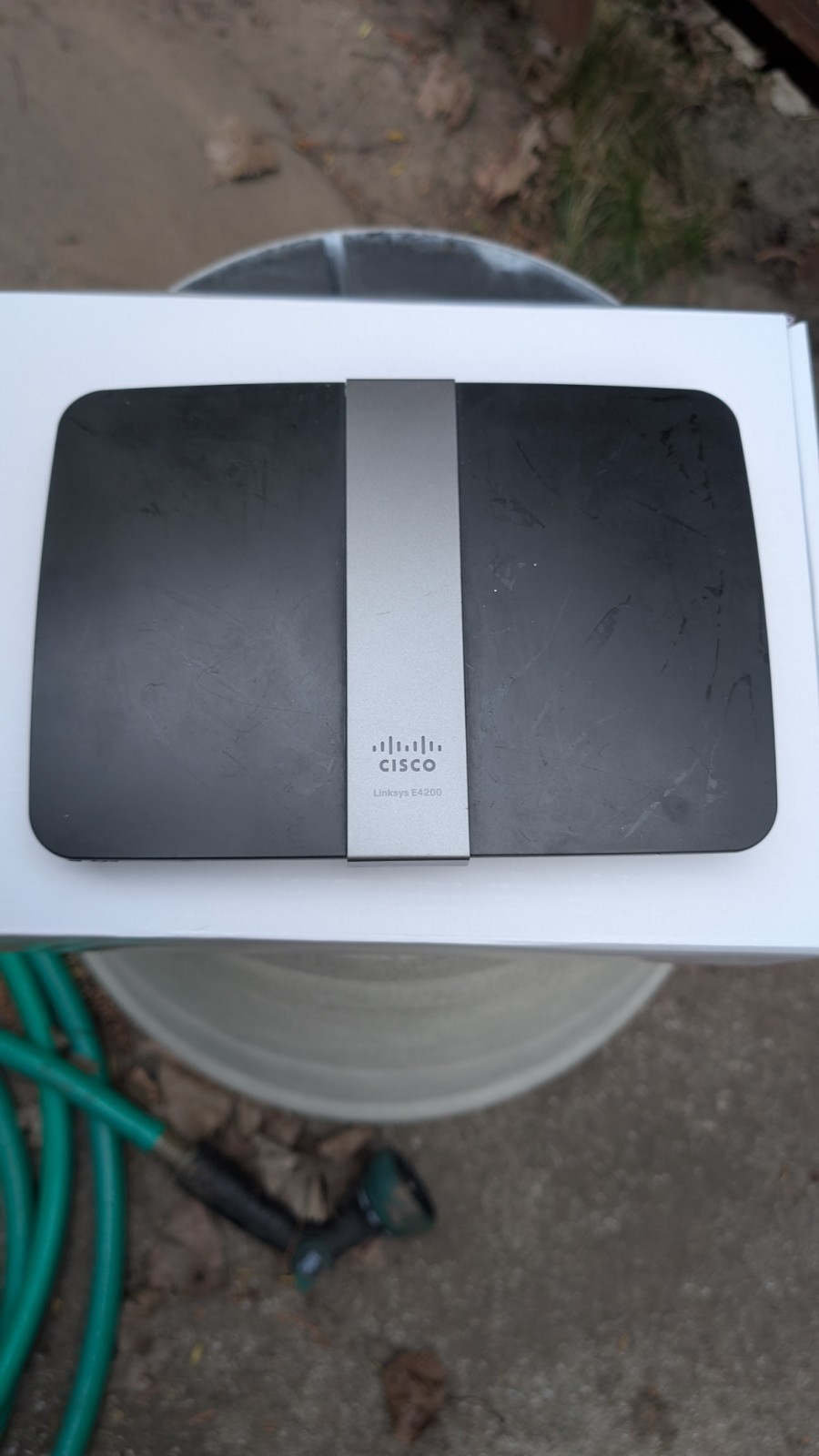 Cisco Linksys E4200 V2 450Mbps Max Performance Dual-Band N900 Wi-Fi Router