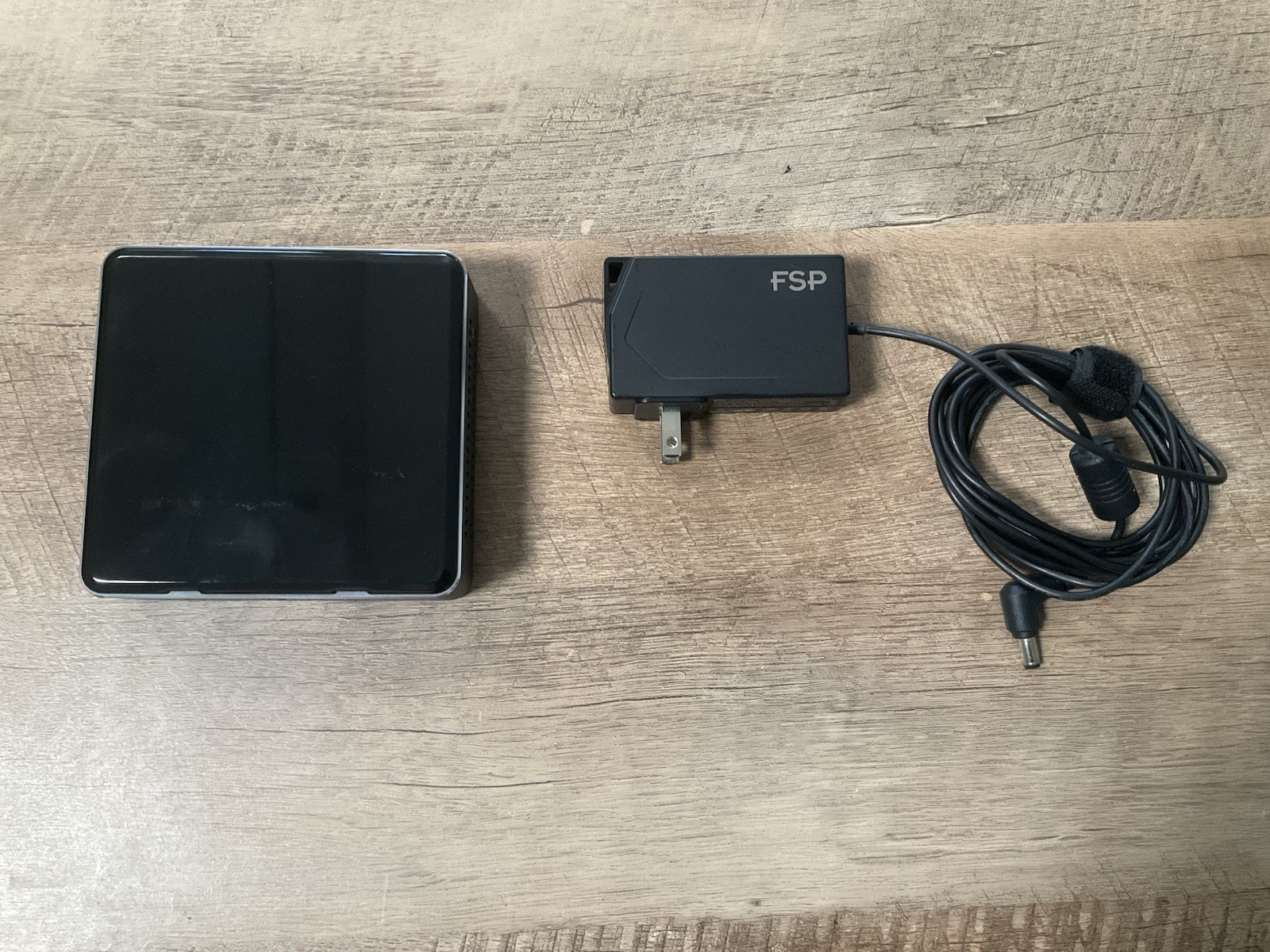 Intel NUC7i5BNK Mini PC