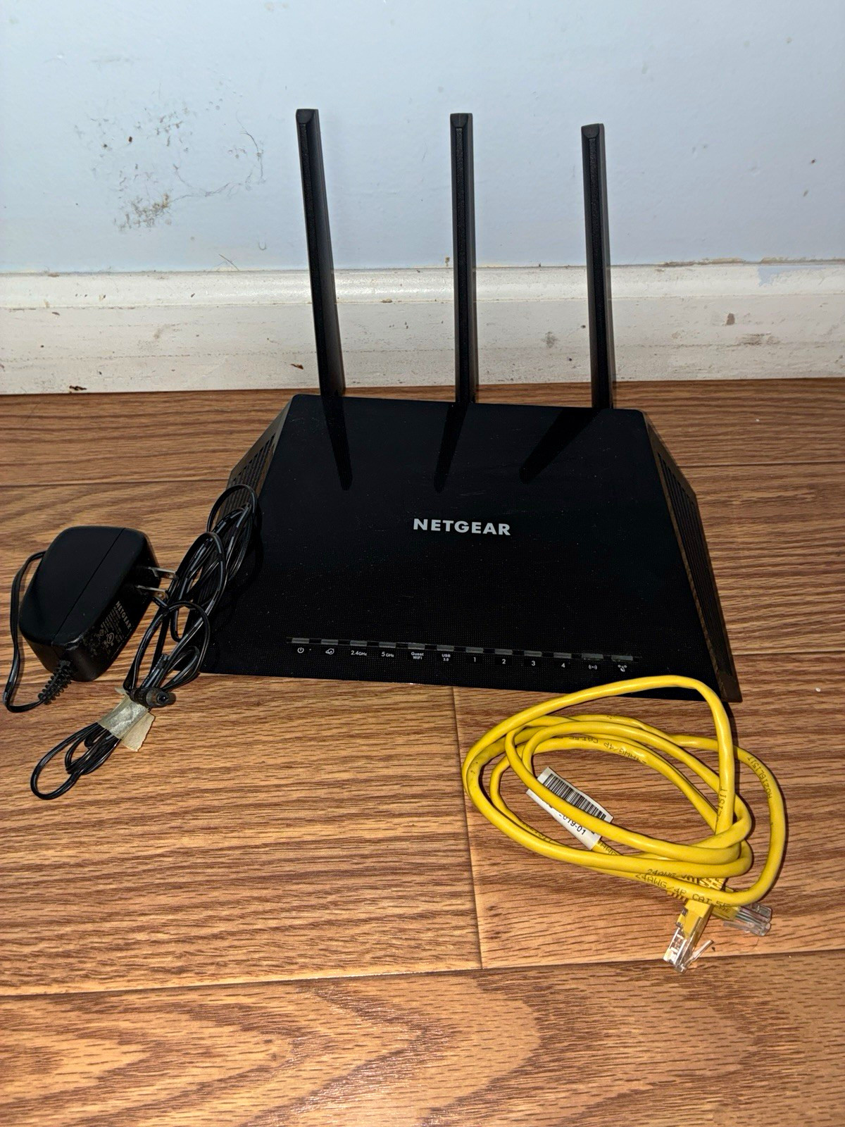 NETGEAR Nighthawk R6900v2 AC1900 Dual Band WiFi Router + Power Cable Bundle