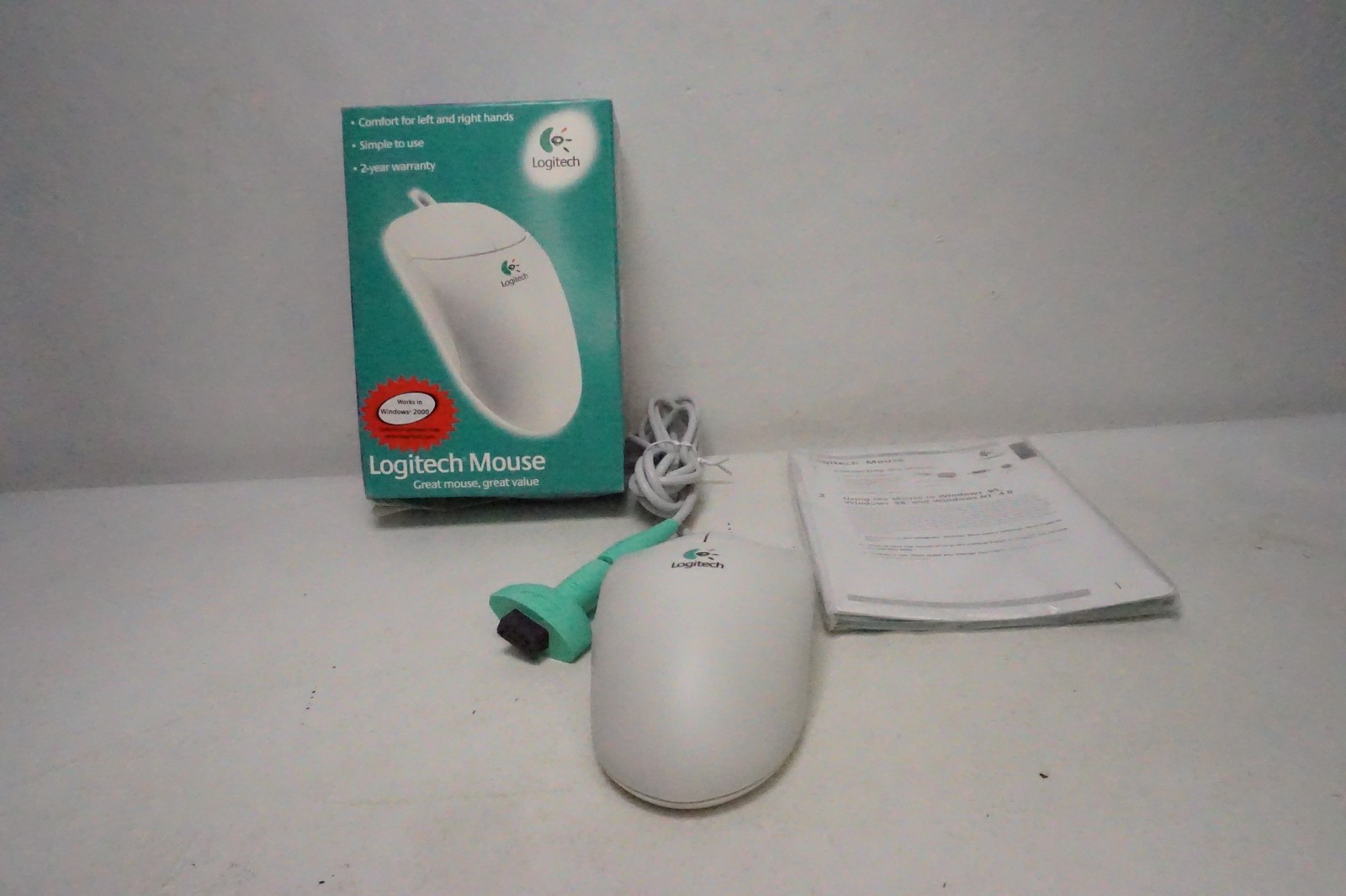Logitech M-CAA42 2-button white PS/2 mouse, vintage mid 1990's in box
