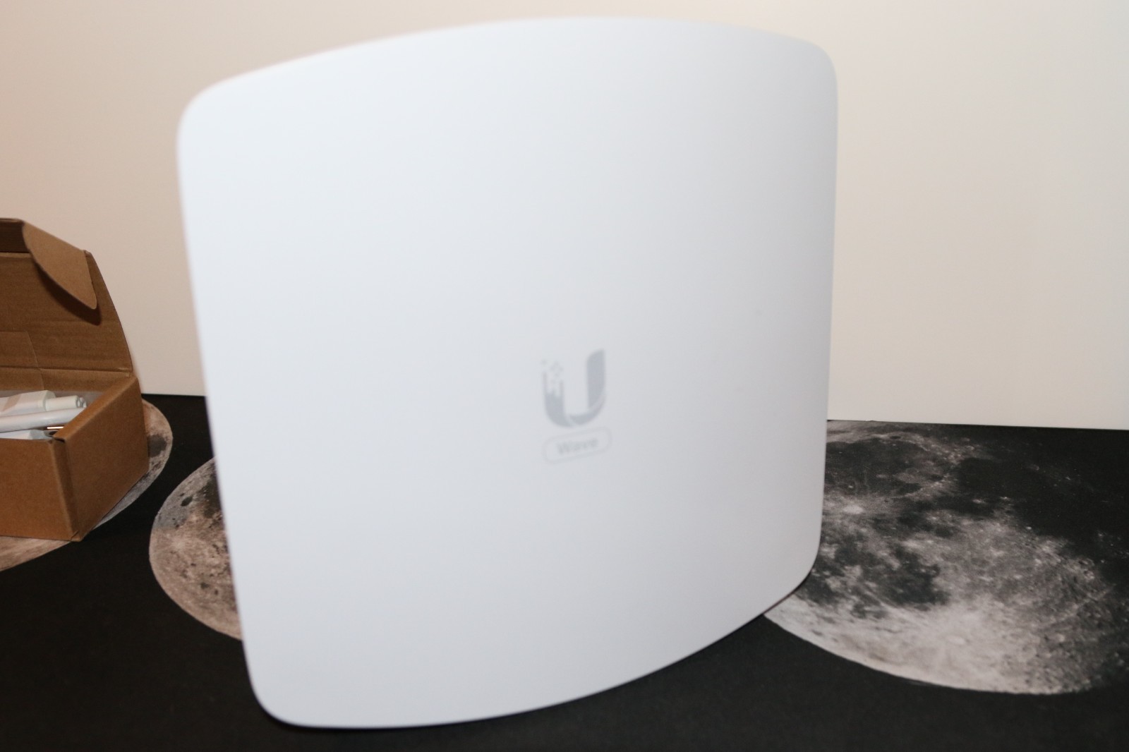Ubiquiti Wave AP 60GHz  Wave-AP PtMP Access Point.