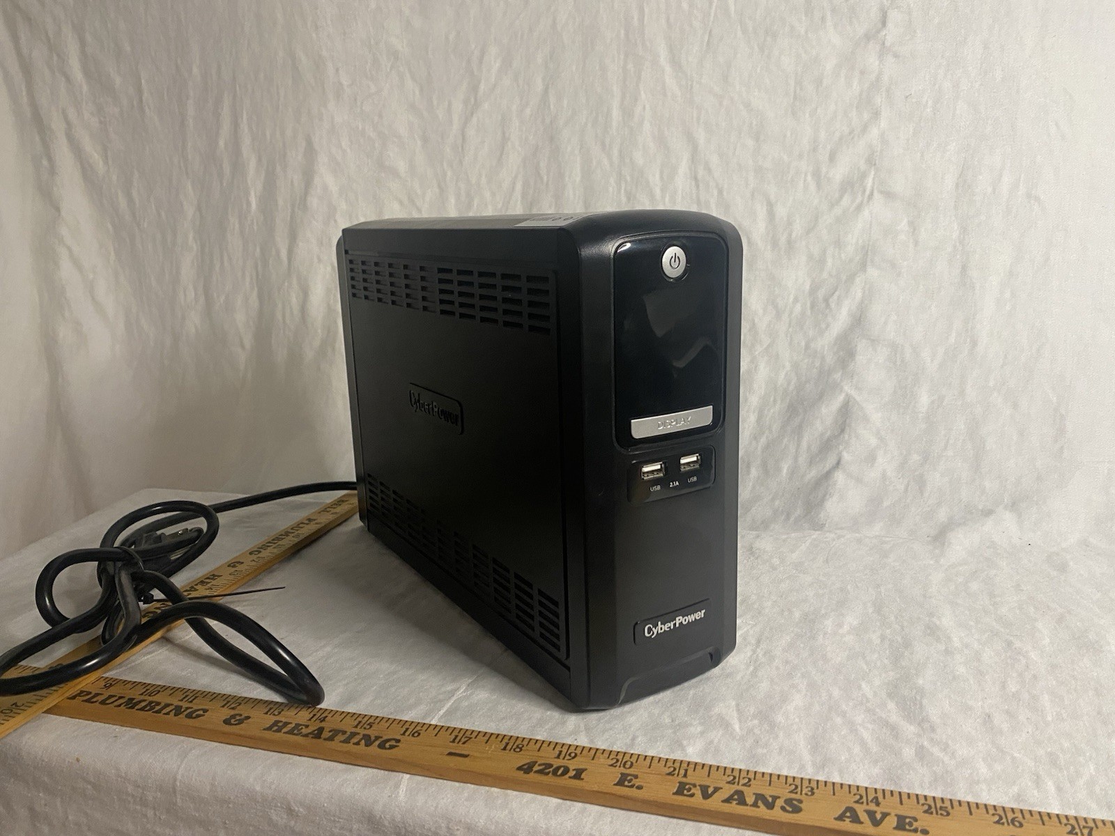 Cyberpower CST135XLU-R 120 VAC 810W Uninterruptible Power Supply (UPS) System