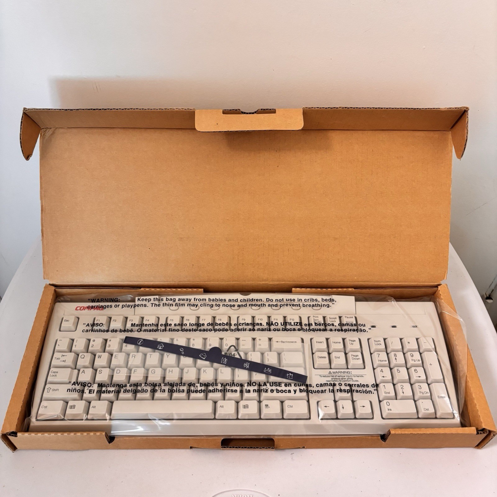 Compaq White PS/2 Multimedia Keyboard KB-9963 DOS Windows  Vintage Classic -NEW