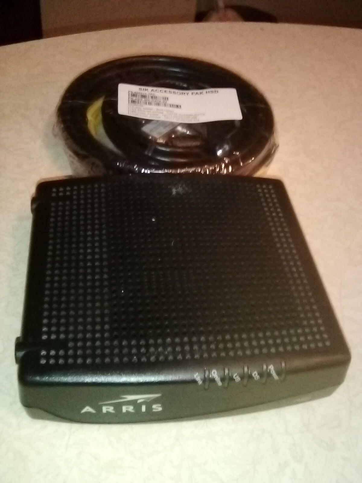 ARRIS CM820A Cable Modem DOCSIS 3.0 and Installation Wire Kit.  
