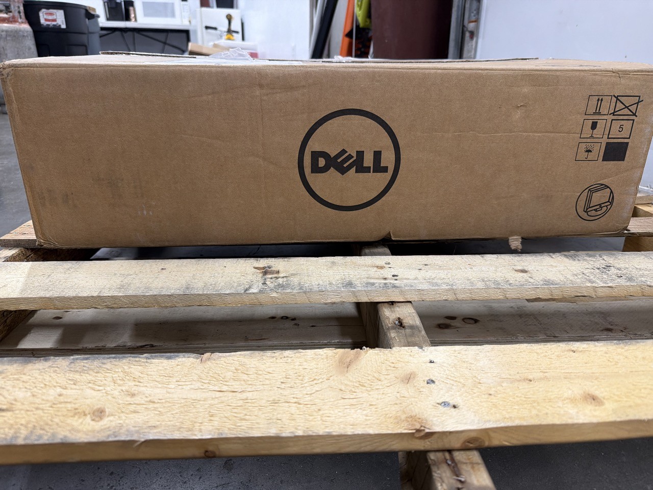 Dell 18.5" 1U Rackmount LCD KVM Console Monitor Terminal DKMMLED185-G01