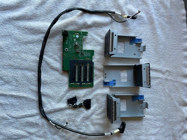 T466H Dell Poweredge R910 SAS Backplane 0T466H, C859K, 3 J197M and Y100N Cable A