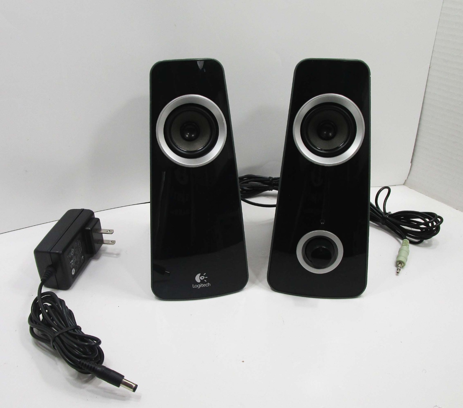 LOGITECH Z320 Stereo 10W RMS 2.0 Channels Speakers System  880-000124