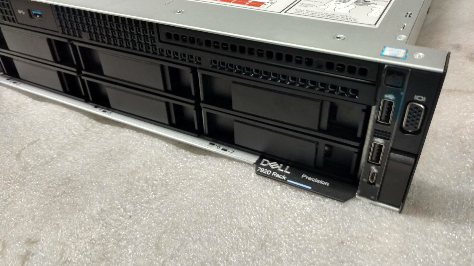 Dell Precision 7920 Rack Server 8x LFF * 1x Silver 4208 2.1Ghz, 32GB Ram, VROC
