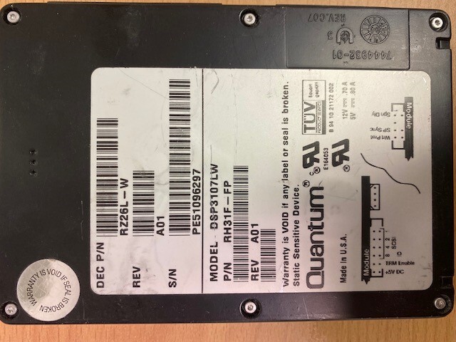 QUANTUM / DIGITAL DSP3107LW  1GB SCSI DRIVE 68 PIN RH31F-FP DEC P/N RZ26L-W