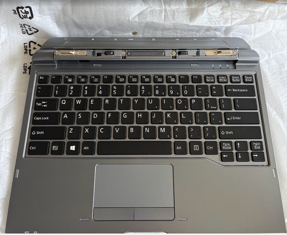 Fujitsu Stylistic FPCKE432AP Keyboard Docking Station with Battery Q775 Q736