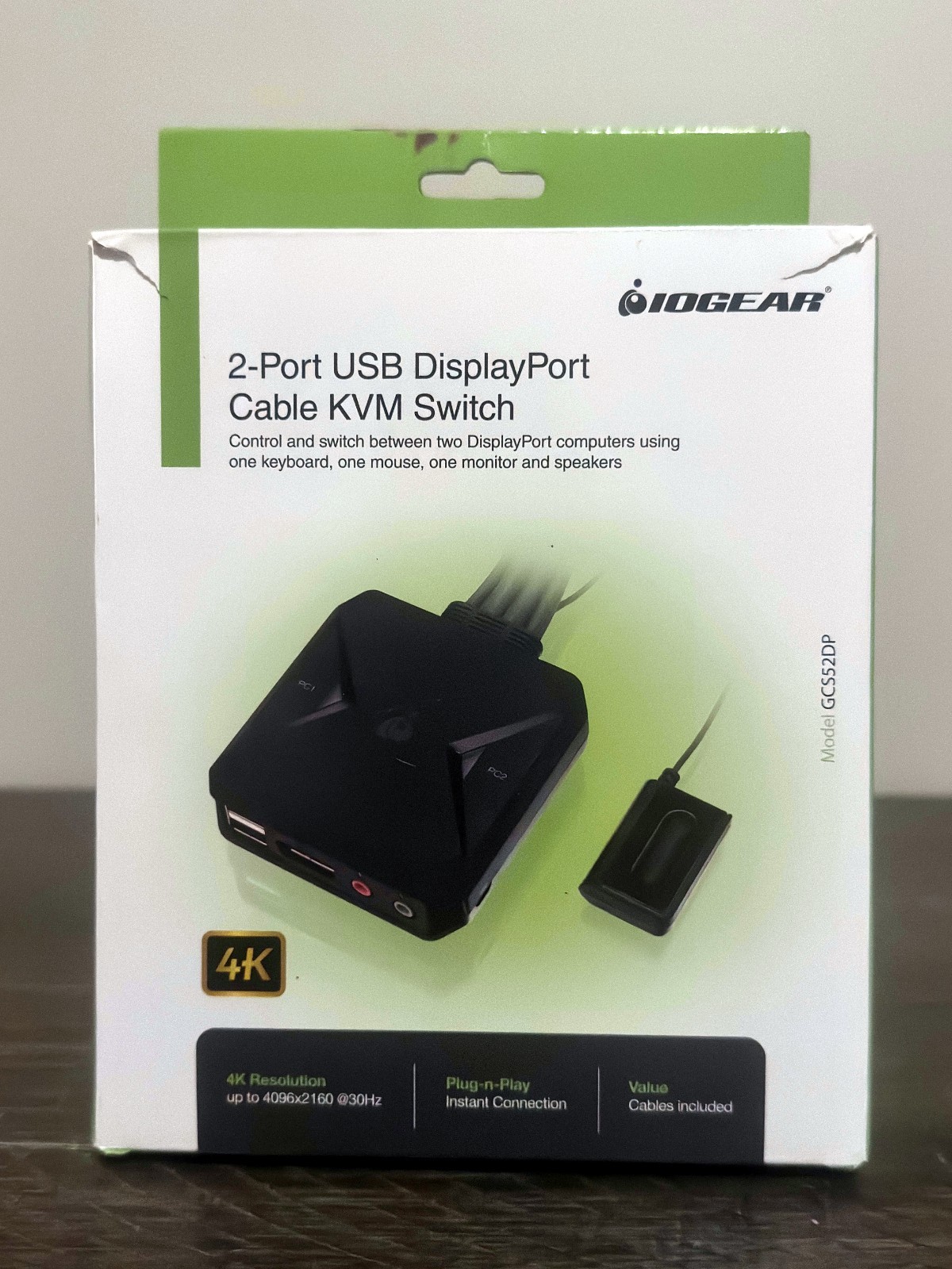 IOGEAR GCS52DP 2-Port USB DisplayPort KVM Switch 4K Built-in Cables New Open Box