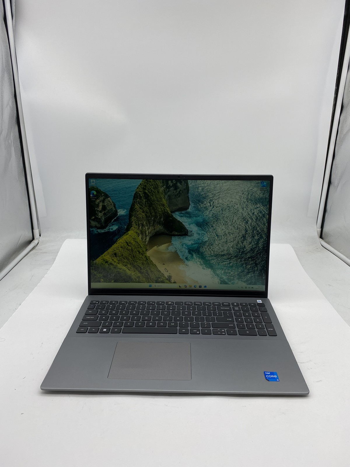 Dell Vostro 5620 Laptop Intel Core i5 1240P 16GB RAM 512GB Windows 11 Pro