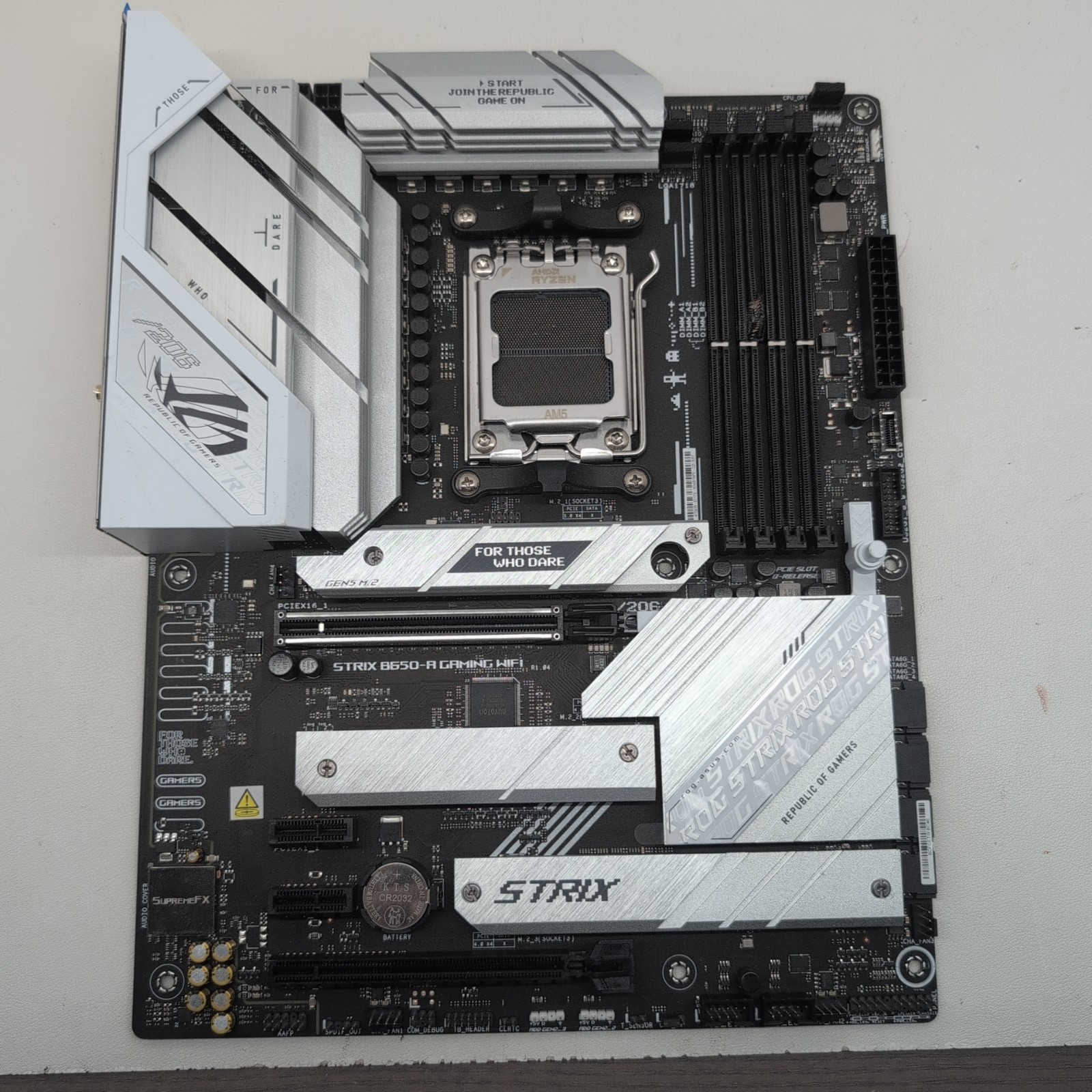 Asus ROG Strix B650-A Gaming WiFi AM5 Motherboard For Parts Damaged DIMM Slot