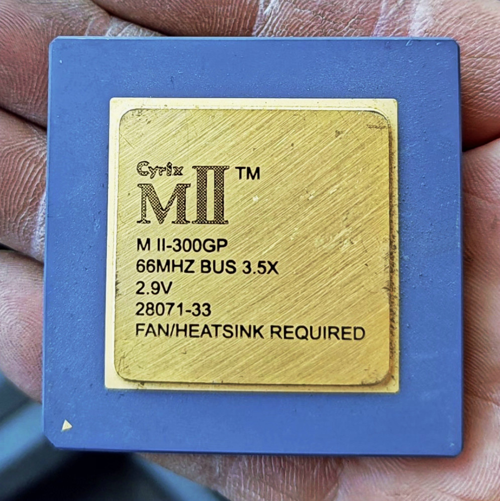 cyrix MII-300GP 66MHZ BUS 3.0X cpu  2.9v voltage version. High collector's value
