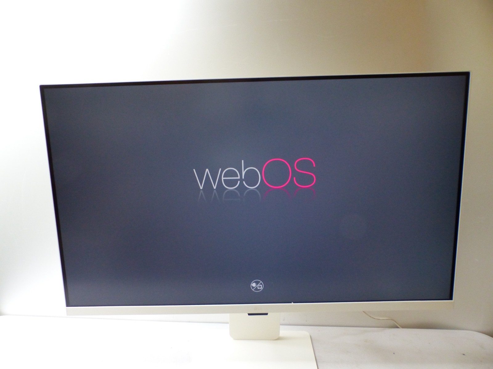 LG MyView 32SR85U-W 32" Class Webcam 4K UHD Smart LED Monitor, 16:9, White