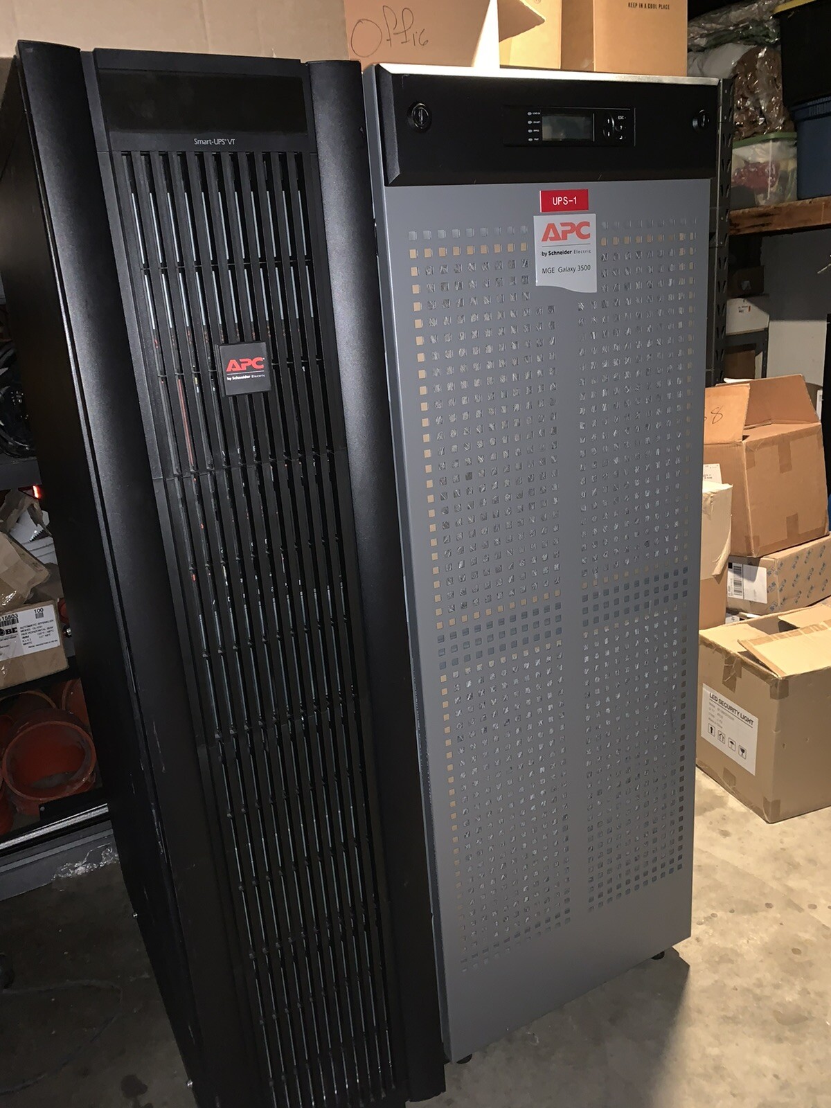 APC SUVTPF30KB4F Smart-UPS VT 30kVA 208V/220V 16x SYBTU1-PLP