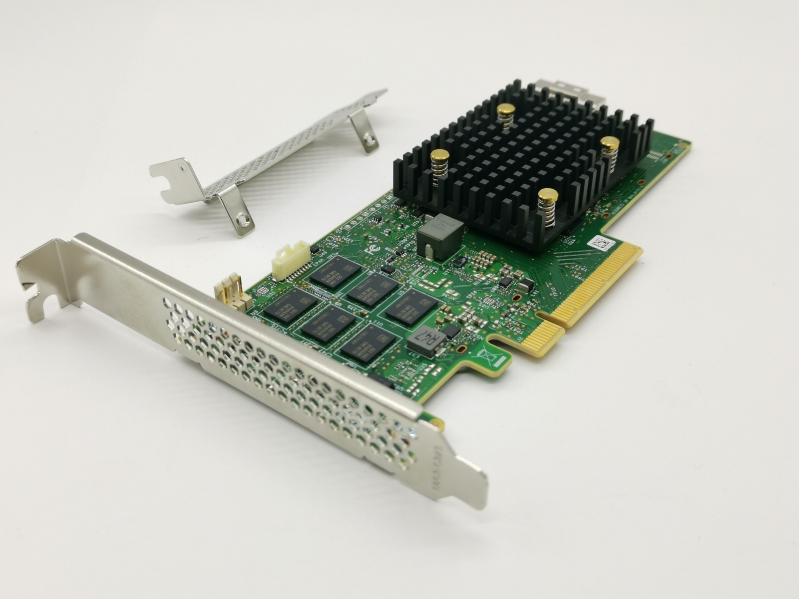 BROADCOM MEGARAID 9560-8I INTERNAL 8-PORT PCI GEN 4 TRI-MODE STORAGE ADAPTER
