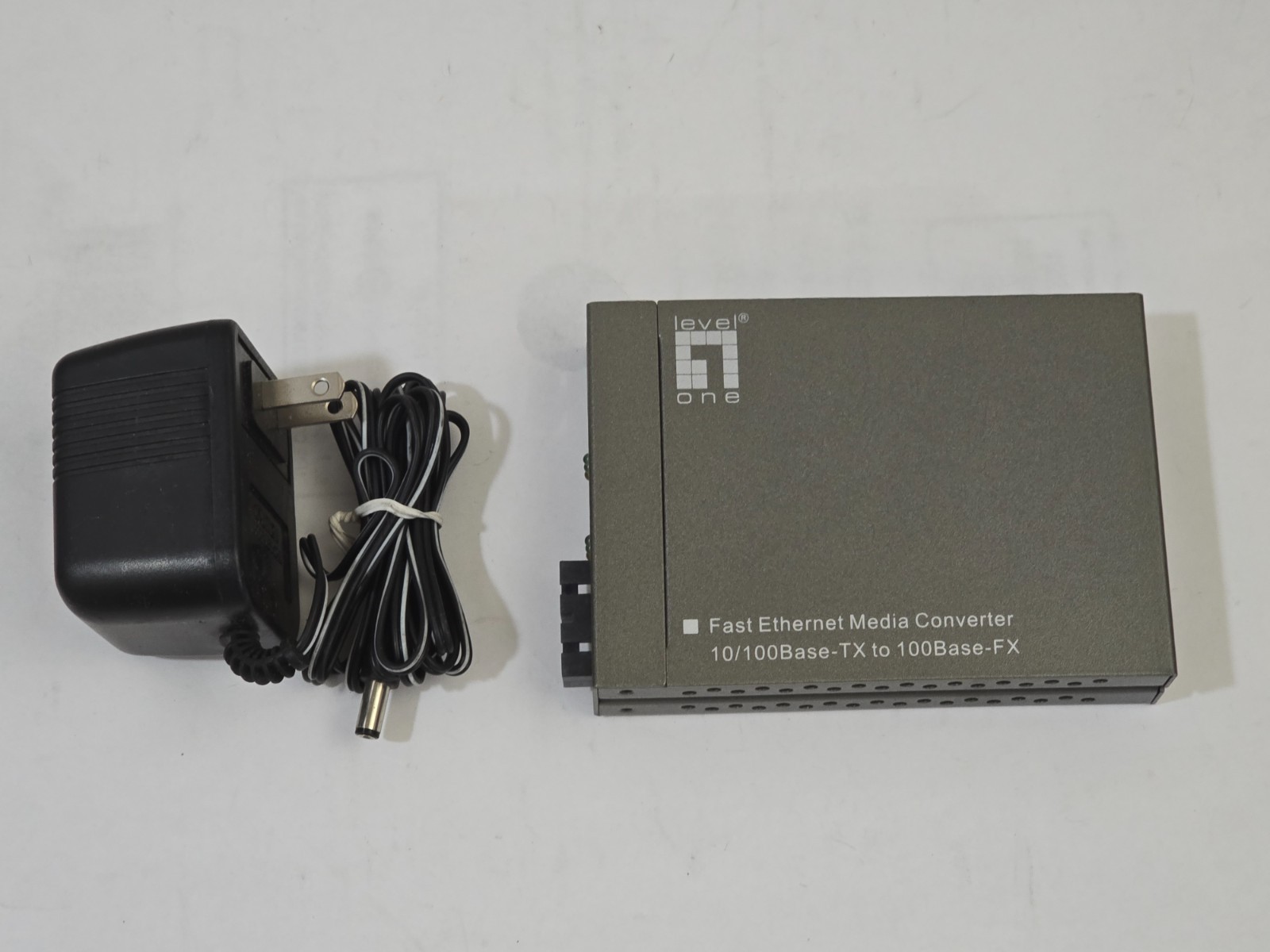 Level One 10_100BaseTX to 100FX Media Converter FVT-4301 with Power Supply