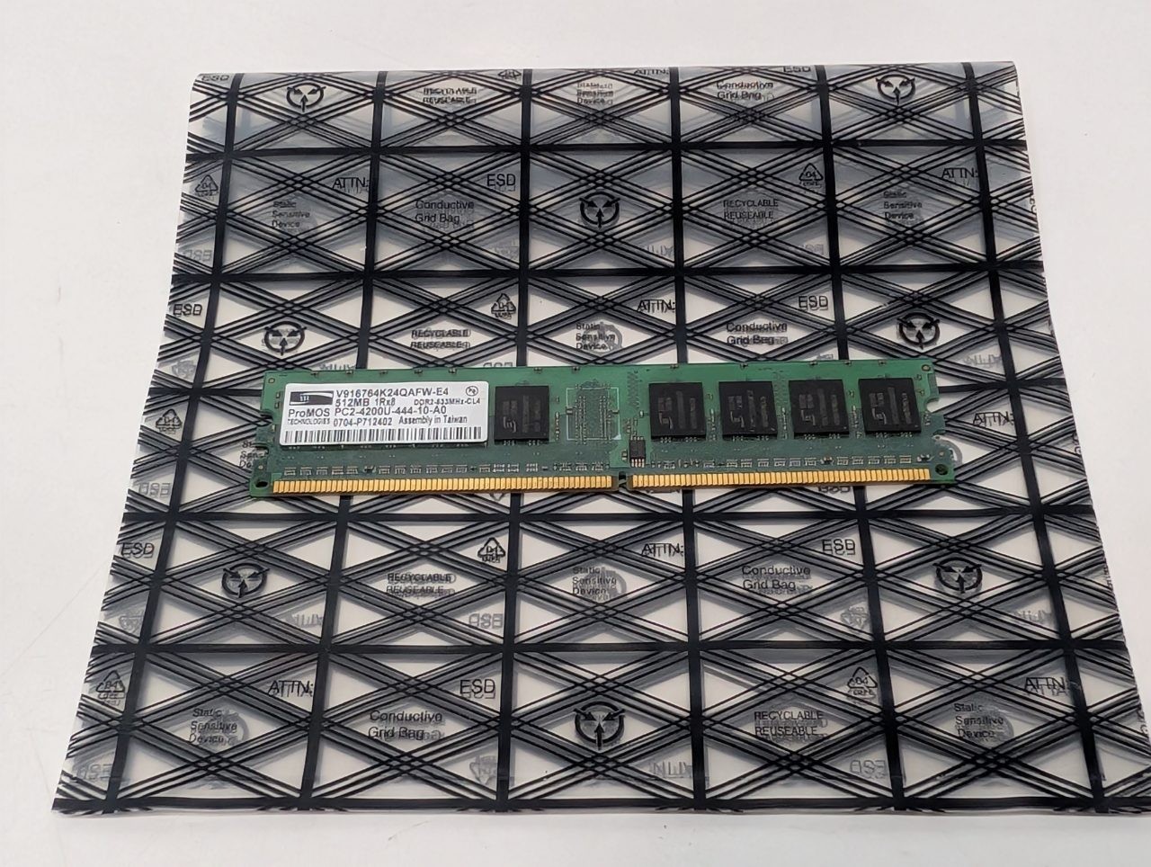 ProMOS V916764K24QAFW-E4 Desktop RAM Module 512MB DDR2 PC2-4200U 533MHz CL4 1Rx8