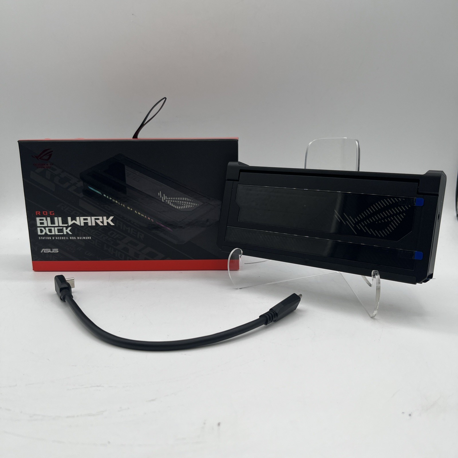 ASUS - ROG Bulwark 7-in-1 Charging Dock DG300