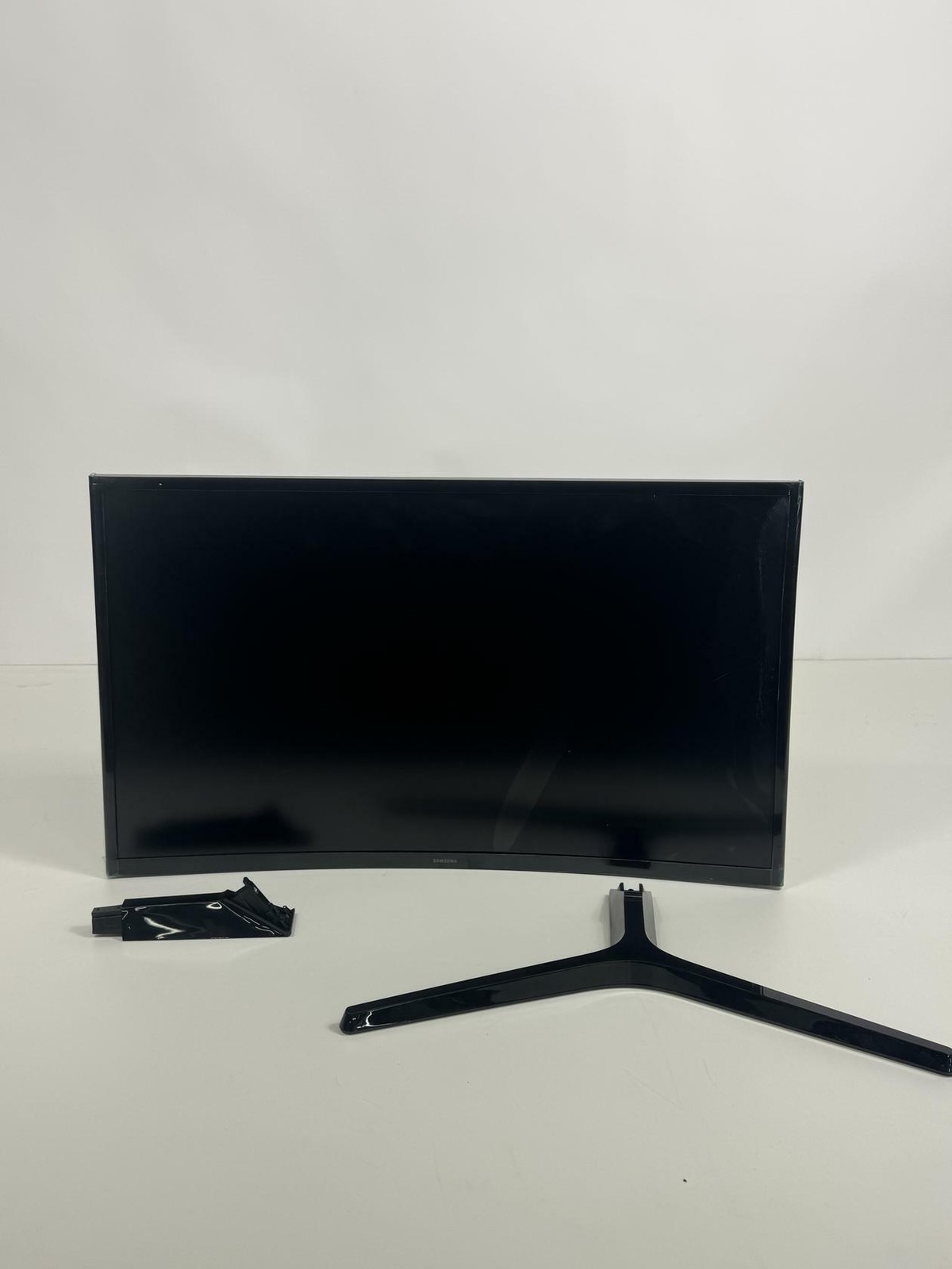 SAMSUNG 27" Essential S3 (S36GD) Series FHD 1800R ( NO POWER / LCD SCREEN DAMAGE