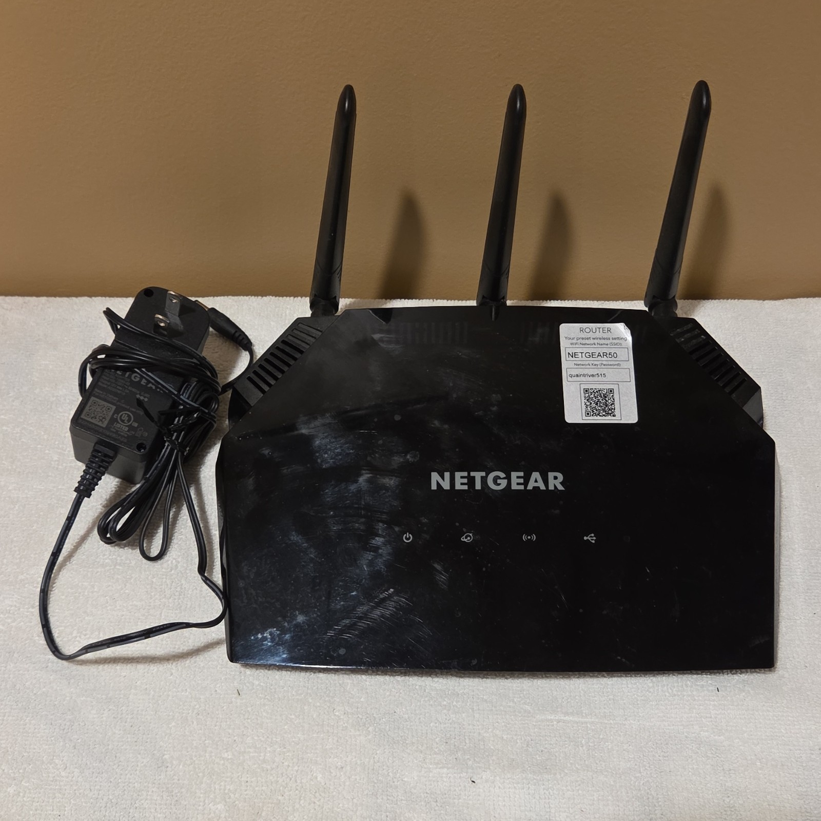 Netgear AC2000 Smart WiFi Access Point and Router Model R6850 - Working