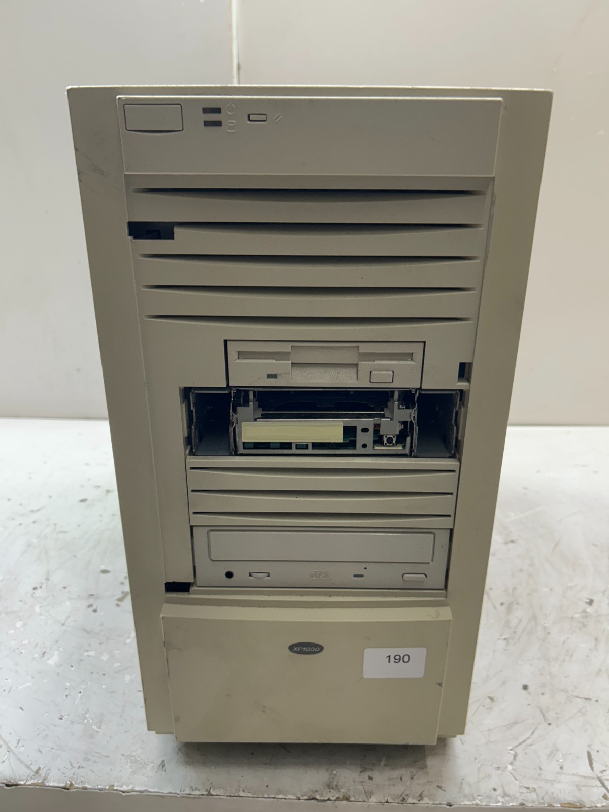 Compaq Professional Workstation XP1000 Alpha 21264 500MHz 128MB NO HDD