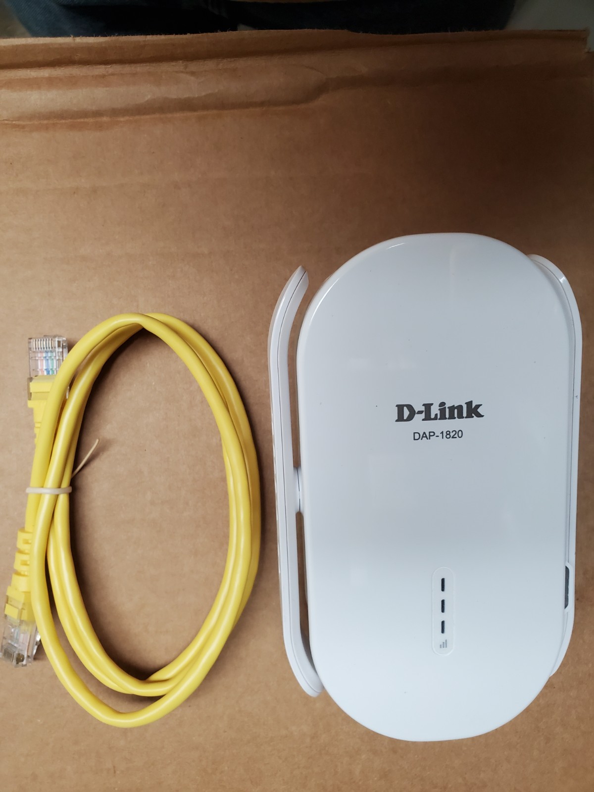 D-Link EXO AC2000 Smart Mesh Wi-Fi Range Extender (DAP-1820)