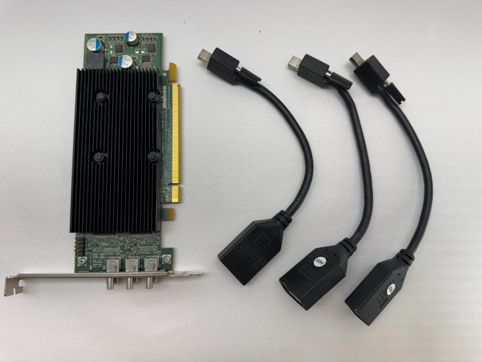 Matrox M9138 LP PCIe x16 1GB 3x Mini DisplayPort Video Card w/ 3 DP Adapter Cabl