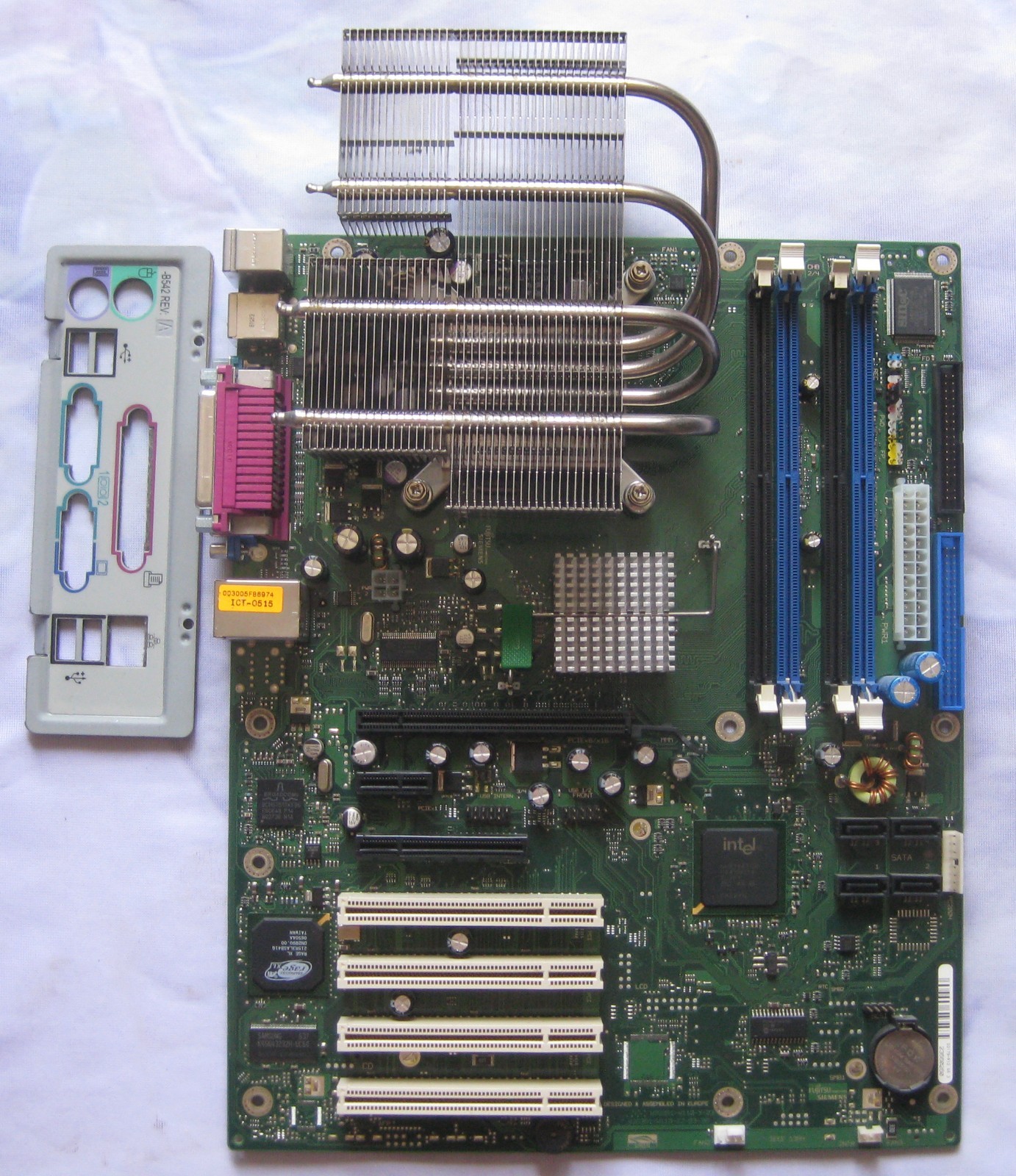 Fujitsu Siemens D2179-R12 GS3 with CPU Intel Pentium D 945 / Bezel / LGA775