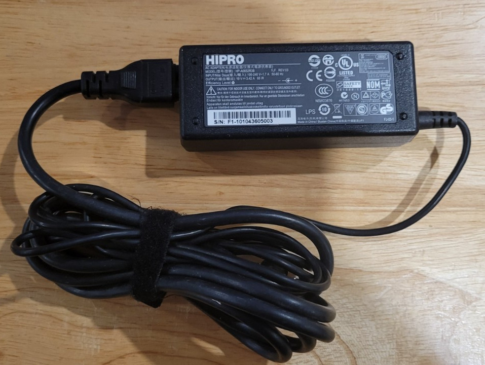 Genuine Hipro AC Adapter. Model: HP-A0652R3B. Output: 19V 3.42A 65W