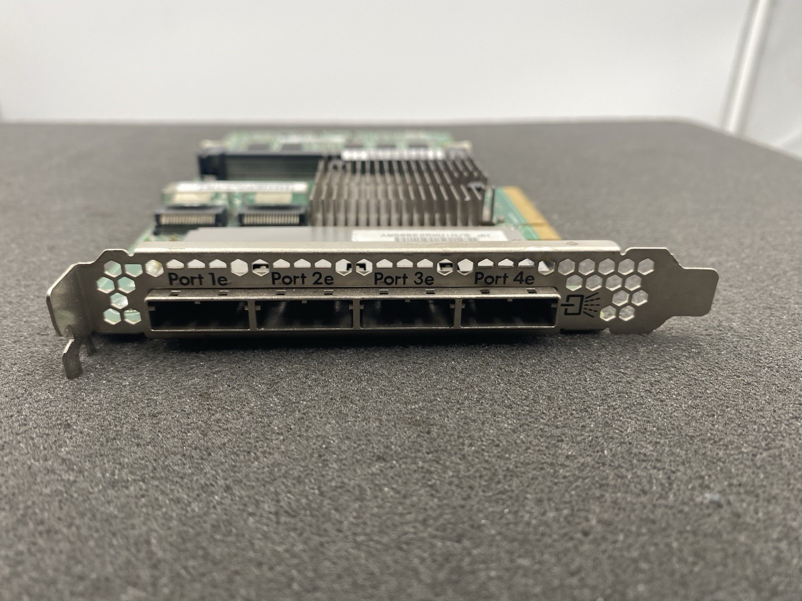 HP 643379-001 Smart Array P822 4-Port EXT 2-Port Mini-SAS Storage Controller