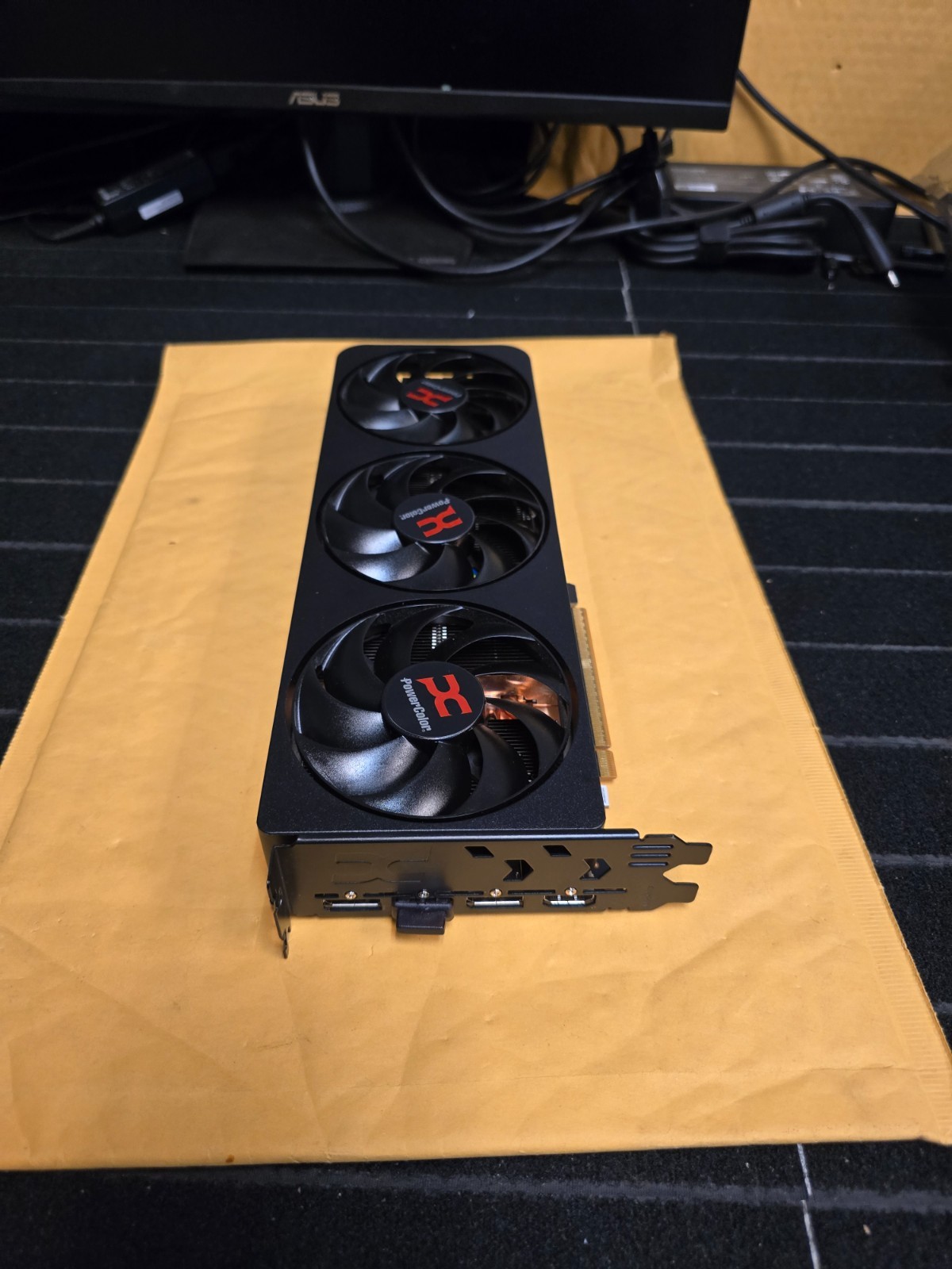 PowerColor Reaper Radeon RX 9070 XT 16GB GDDR6 PCI Express 5.0 x16 RDNA 4 ATX
