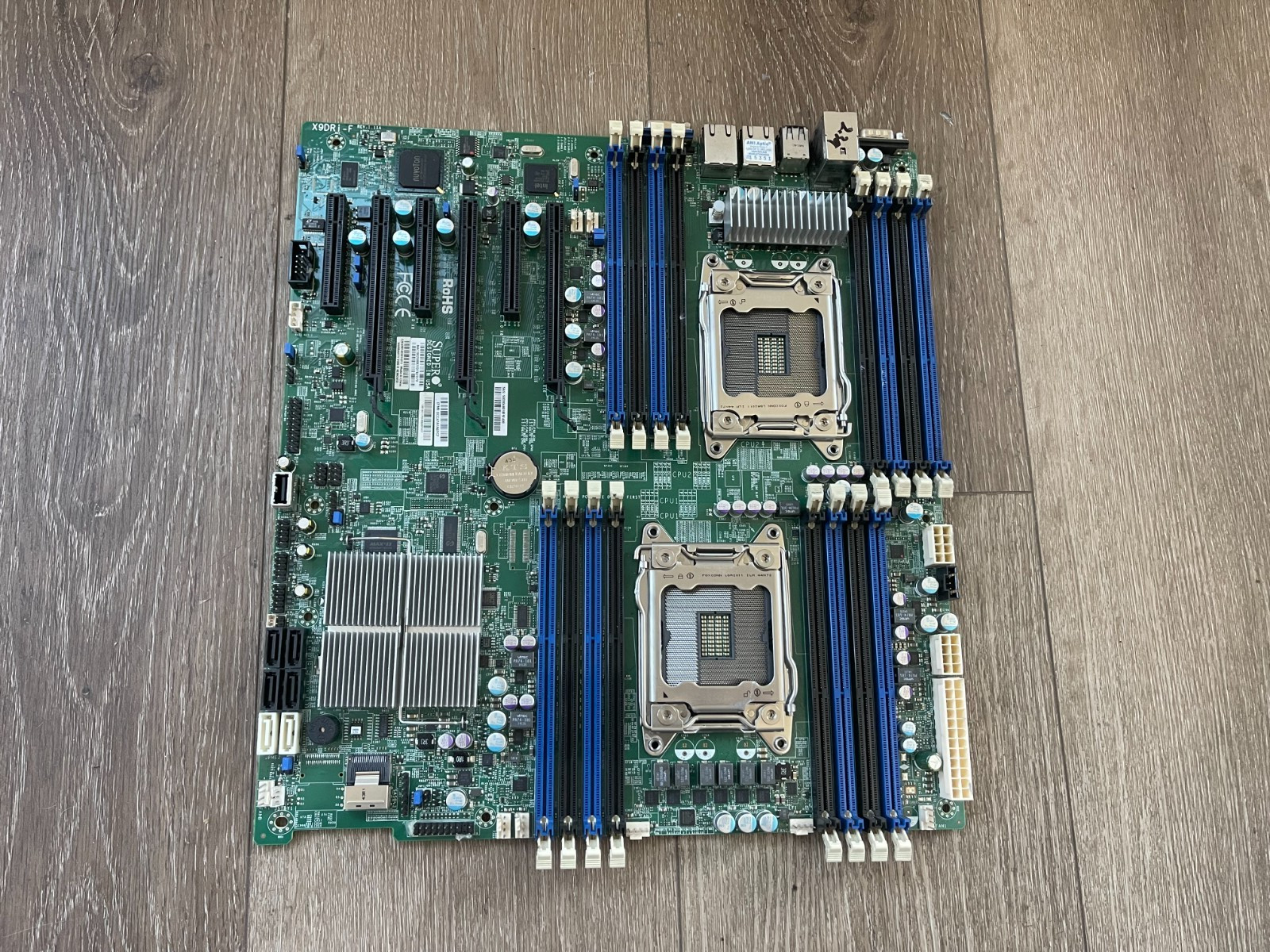 Supermicro X9DRi-F Dual Socket LGA 2011 Sockel R E-ATX Server MotherBoard