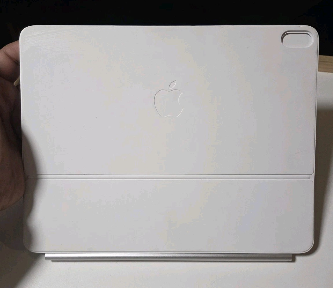 Apple iPad Pro 13" Magic Keyboard Model A3340 MDFW4LL/A (L3) VGUC Code 